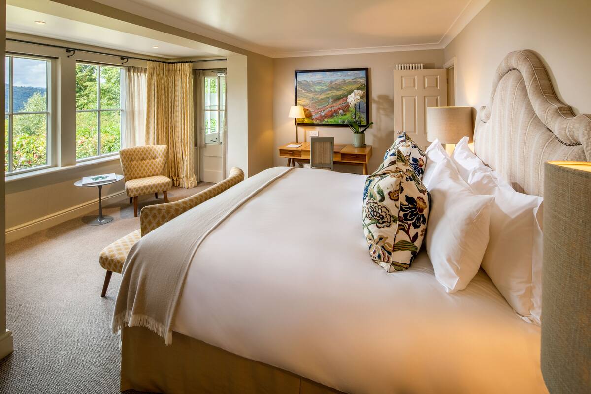 Premium bedding, minibar, in-room safe, iron/ironing board (on request)