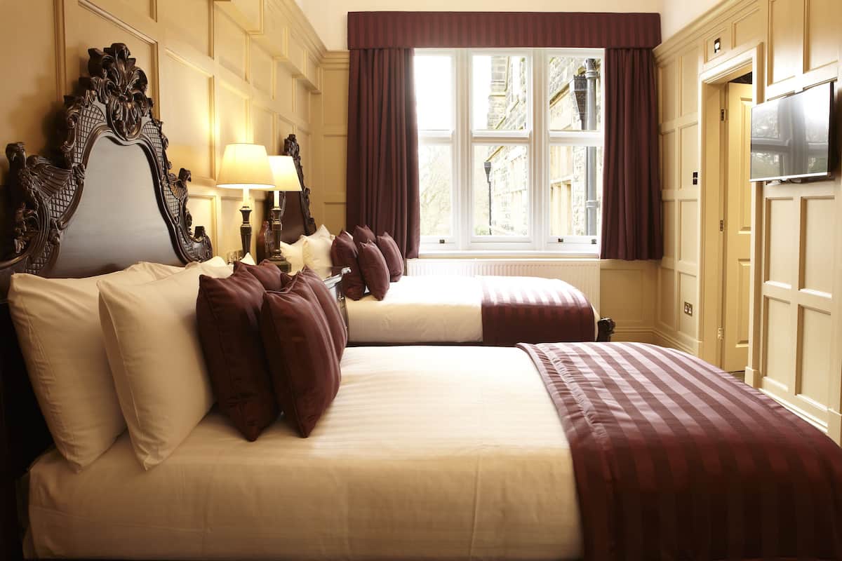 individually decorated, individually furnished, desk, laptop workspace