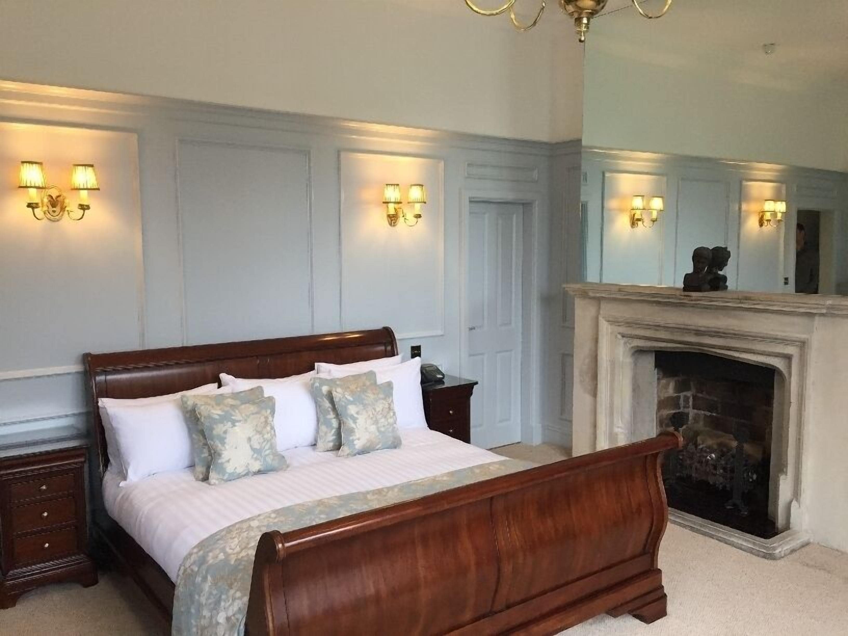 junior suite | individually decorated, individually furnished, desk, laptop workspace