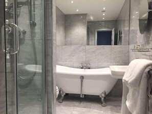 Junior Suite | Bathroom | Designer toiletries, hair dryer, towels
