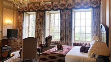 Dubbelrum eller tvåbäddsrum (Delft) | Sängtillbehör av högsta kvalitet och värdeförvaringsskåp på rummet