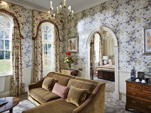 Premium bedding, in-room safe, individually decorated - Lainston House Hotel (Winchester)