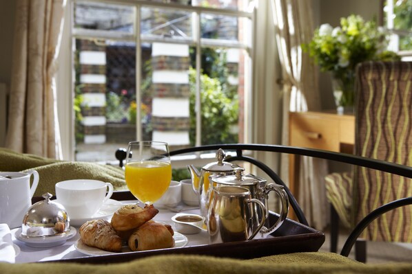 In-room dining - Lainston House Hotel (Winchester)