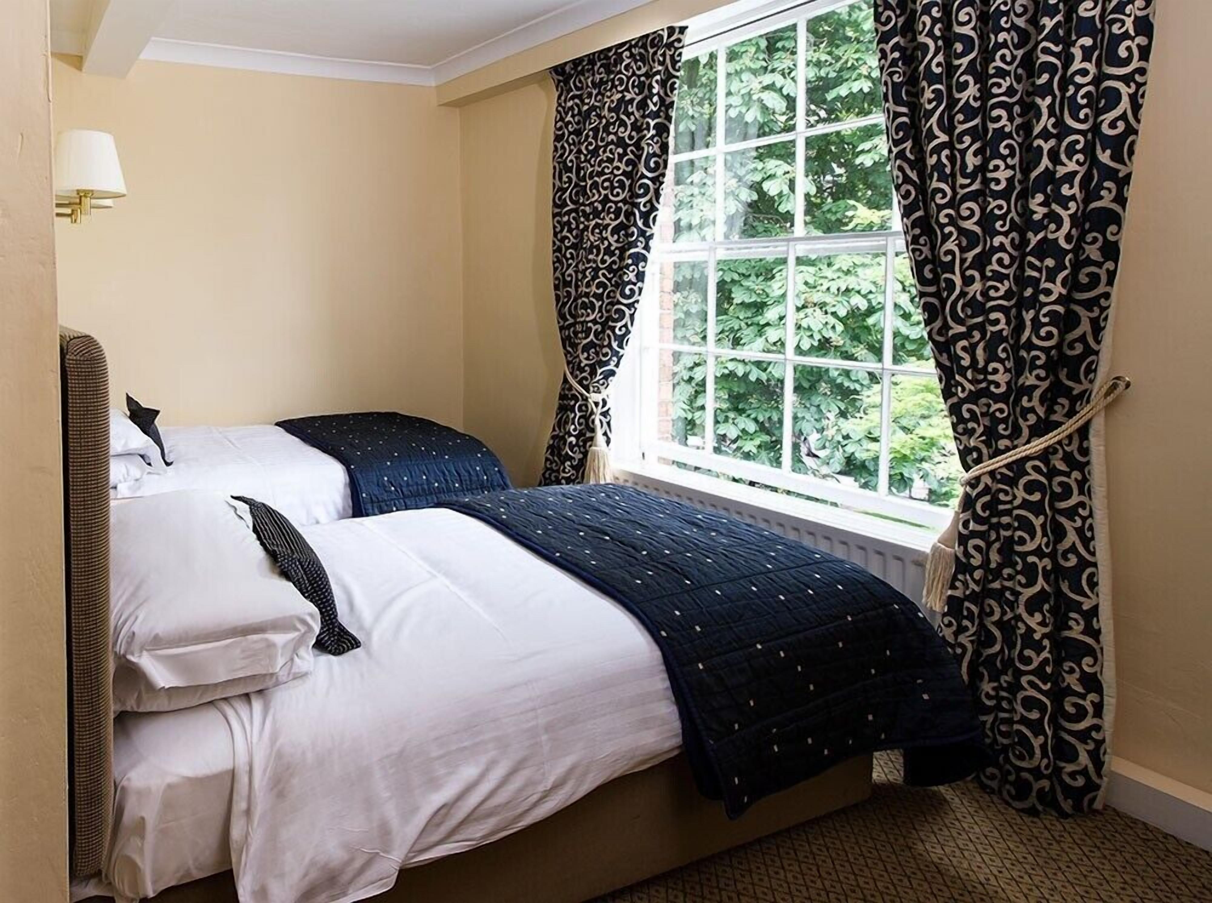 standard twin room | premium bedding, desk, free wifi, bed sheets