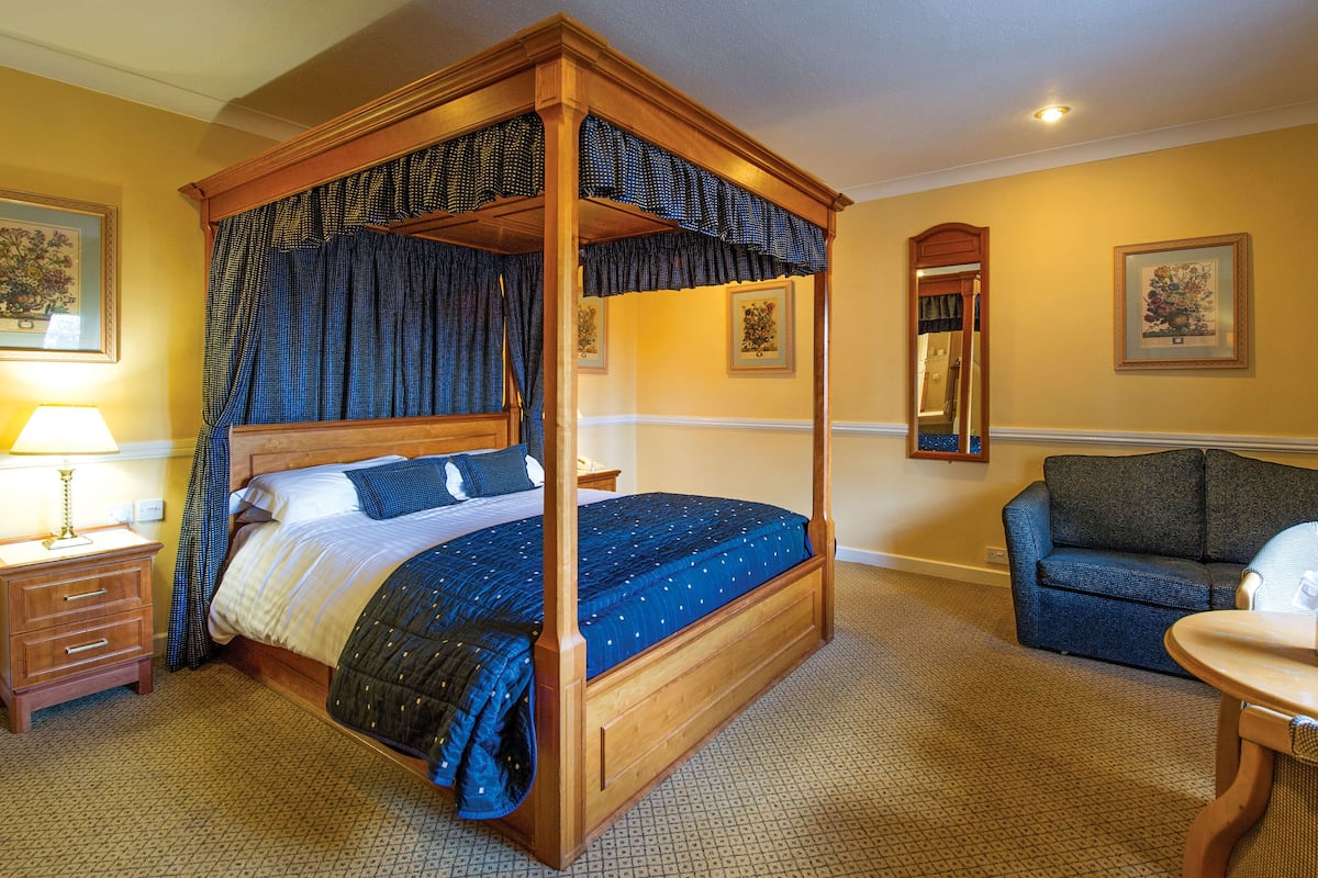 superior room | premium bedding, desk, free wifi, bed sheets