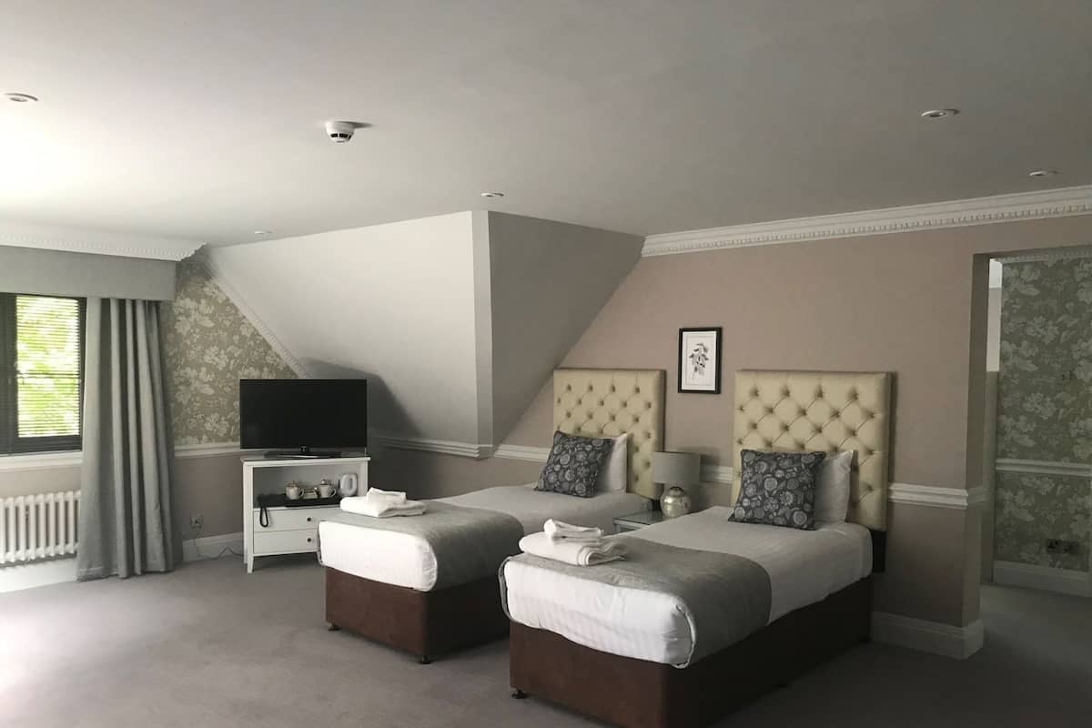 In-room safe, desk, iron/ironing board, free WiFi