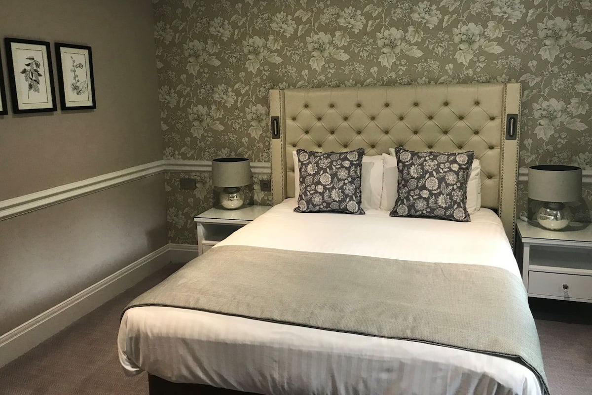 In-room safe, desk, iron/ironing board, free WiFi