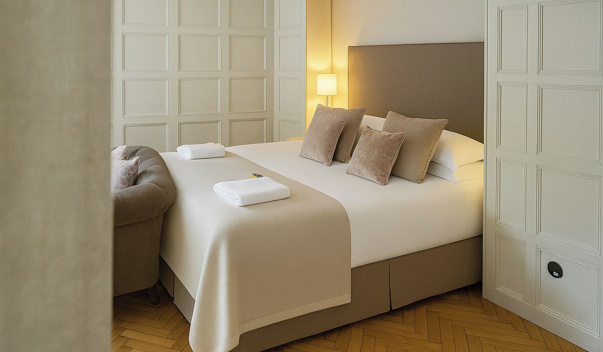 Phòng đôi Deluxe | Bộ đồ giường kháng dị ứng, két bảo mật tại phòng, trang trí khác biệt 