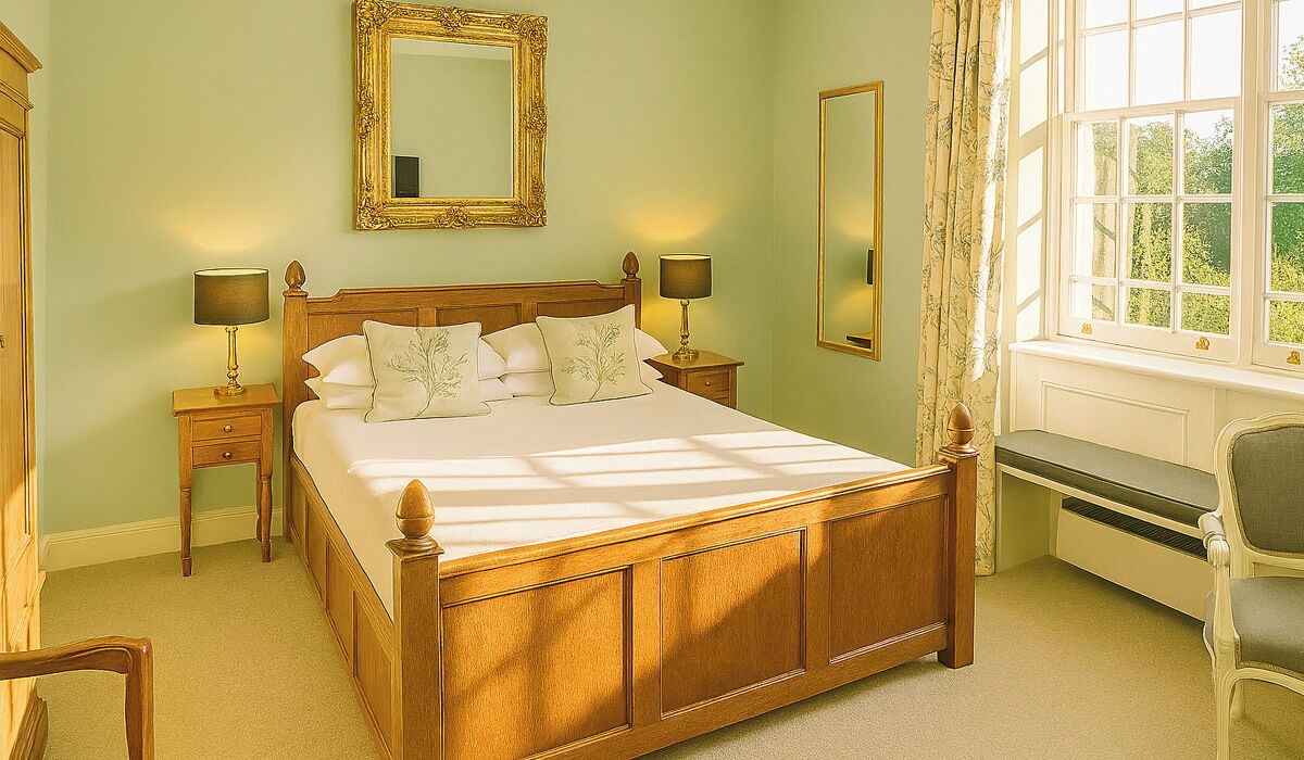 Phòng đôi phong cách cổ điển | Bộ đồ giường kháng dị ứng, két bảo mật tại phòng, trang trí khác biệt 