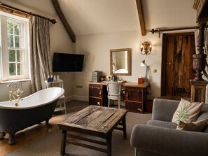 Hypo-allergenic bedding, in-room safe, individually decorated - Montigo Resorts, Somerset (Shepton Mallet)