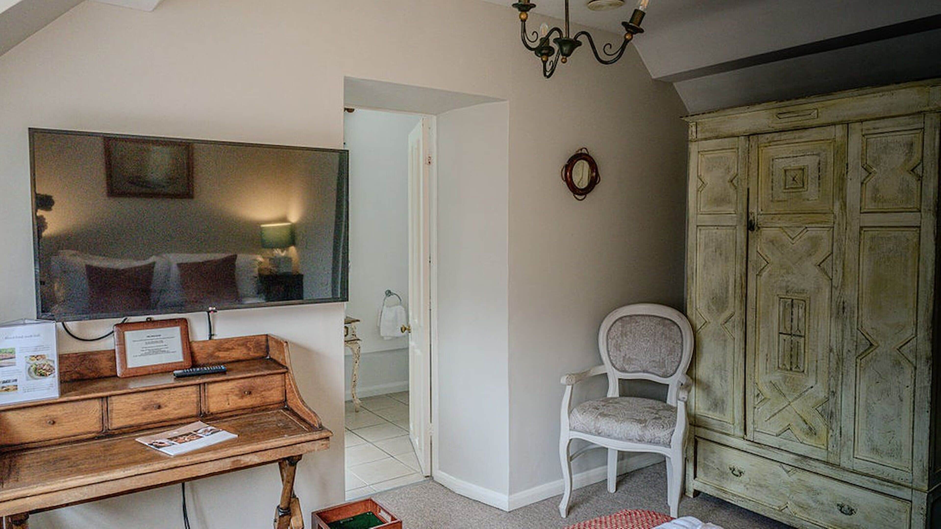 standard room | living area | smart tv, dvd player