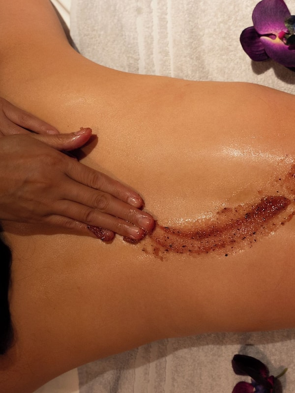 Couples treatment rooms, sauna, hot tub, steam room, body treatments