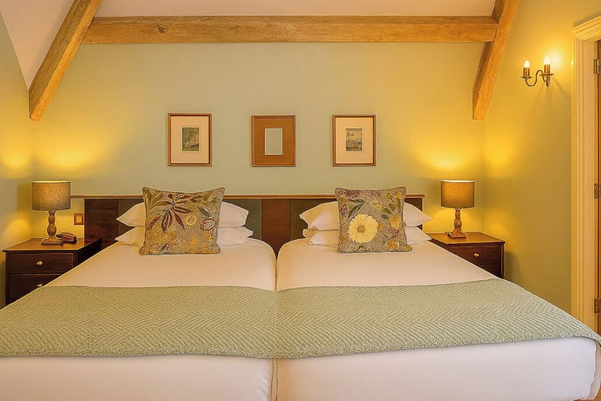 Kahden hengen classic-huone (kaksi sänkyä) | 1 makuuhuone, allergiatestatut vuodevaatteet, tallelokero huoneessa