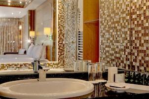 Suite, 1 King Bed, Non Smoking (View) | Bathroom | Free toiletries, hair dryer, bathrobes, towels