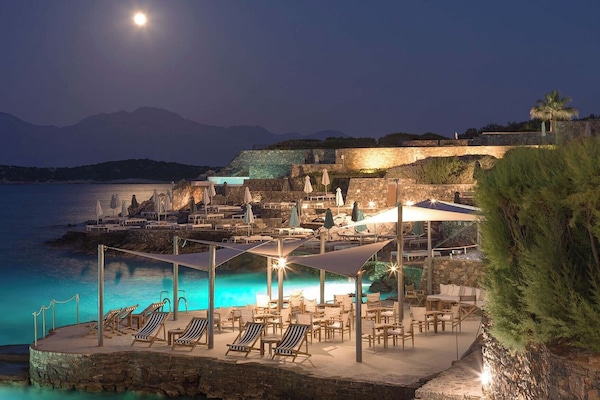 3 barer/lounger, bassengbar og strandbar
