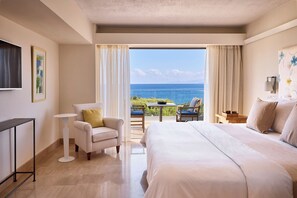 Suite clásica, vistas al mar | Ropa de cama de alta calidad, edredones de plumas, minibar y caja fuerte