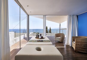 Salas para tratamentos a dois, sauna seca, banheira de hidromassagem