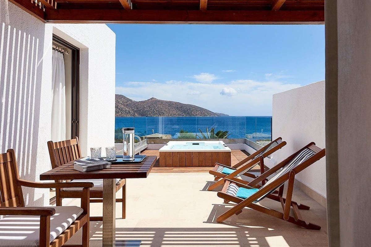 Club Suite Outdoor Hot Tub Seafront View | Premium bedding, down duvets, minibar, in-room safe