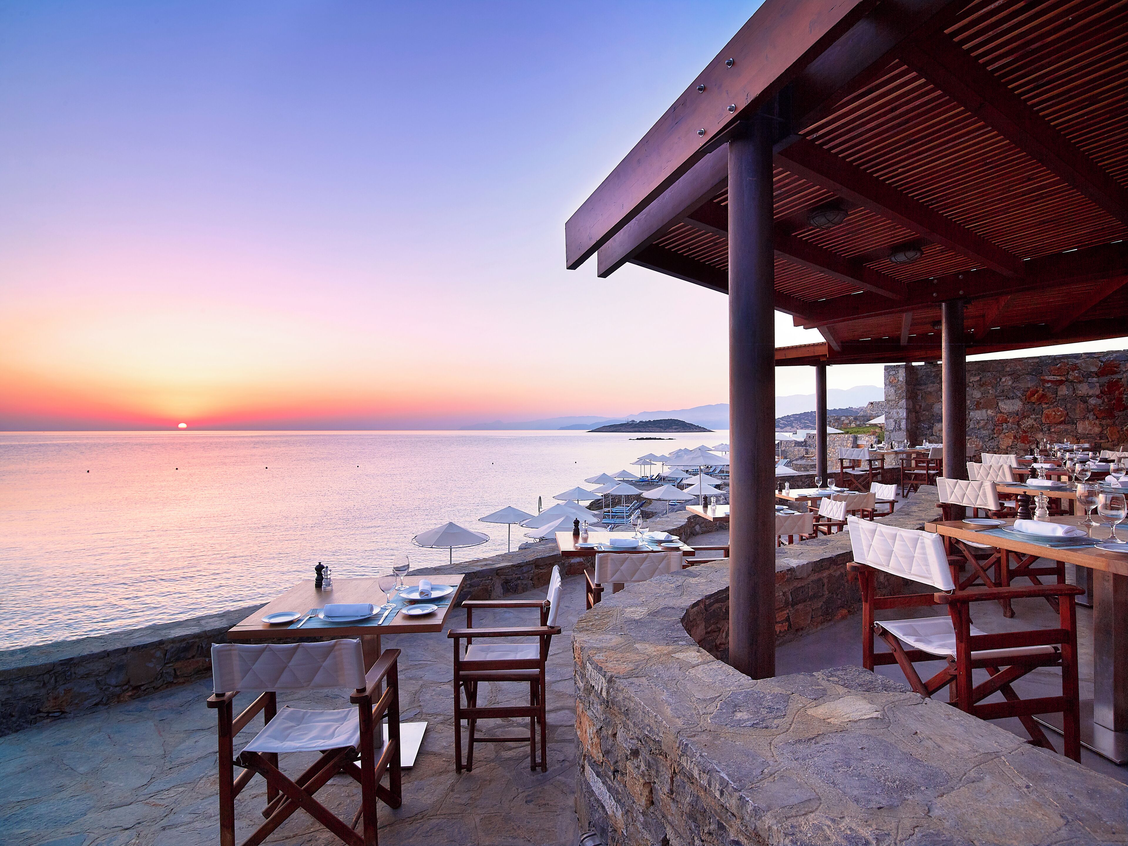 5 restaurants; breakfast, lunch, and dinner served