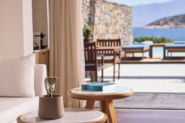 Studio Classique, piscine privée, vue mer | Vue de la chambre