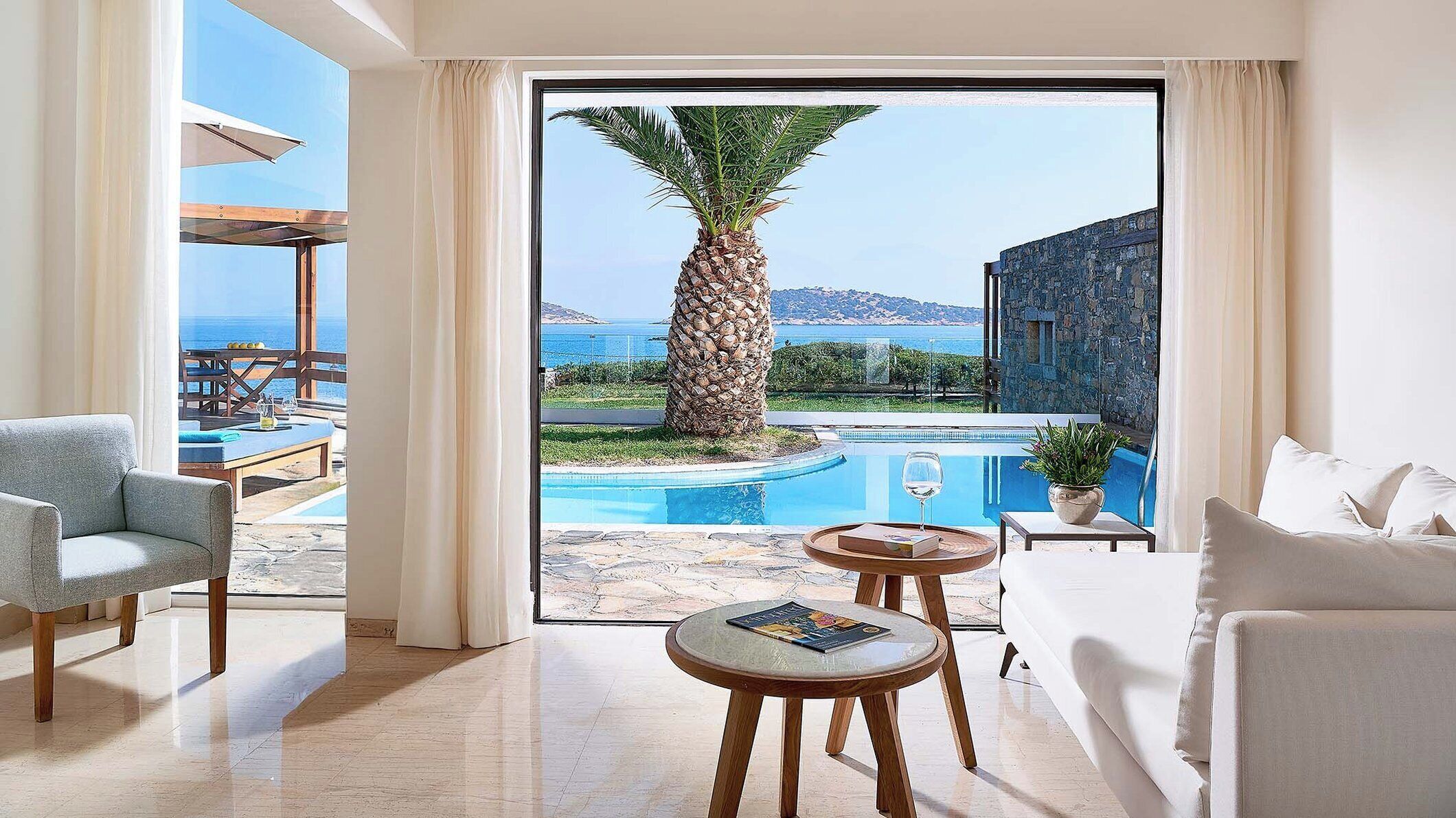 Club Suite Private Pool Seafront | Premium bedding, down comforters, minibar, in-room safe