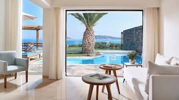 Club Suite Private Pool Seafront | Premium bedding, down comforters, minibar, in-room safe