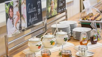 Free daily buffet breakfast