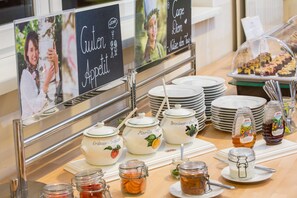 Buffet déjeuner gratuit tous les jours