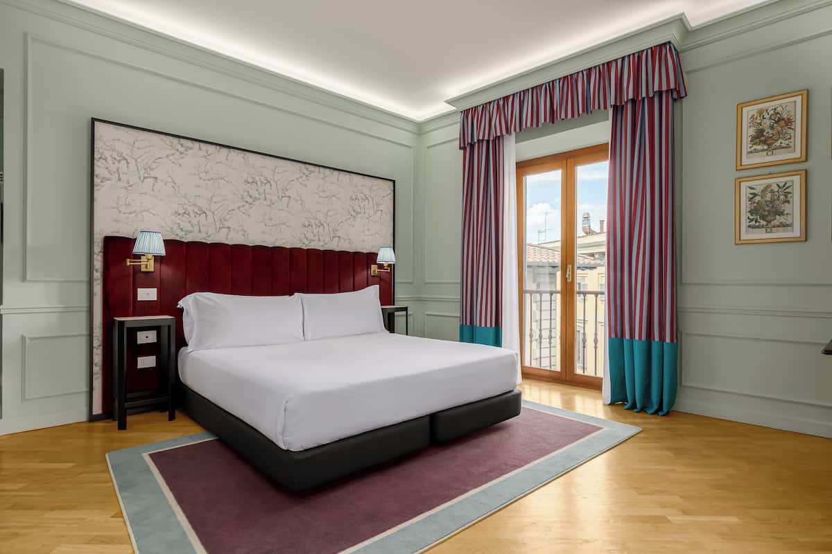 Deluxe Double Room | Minibar, in-room safe, blackout curtains, soundproofing