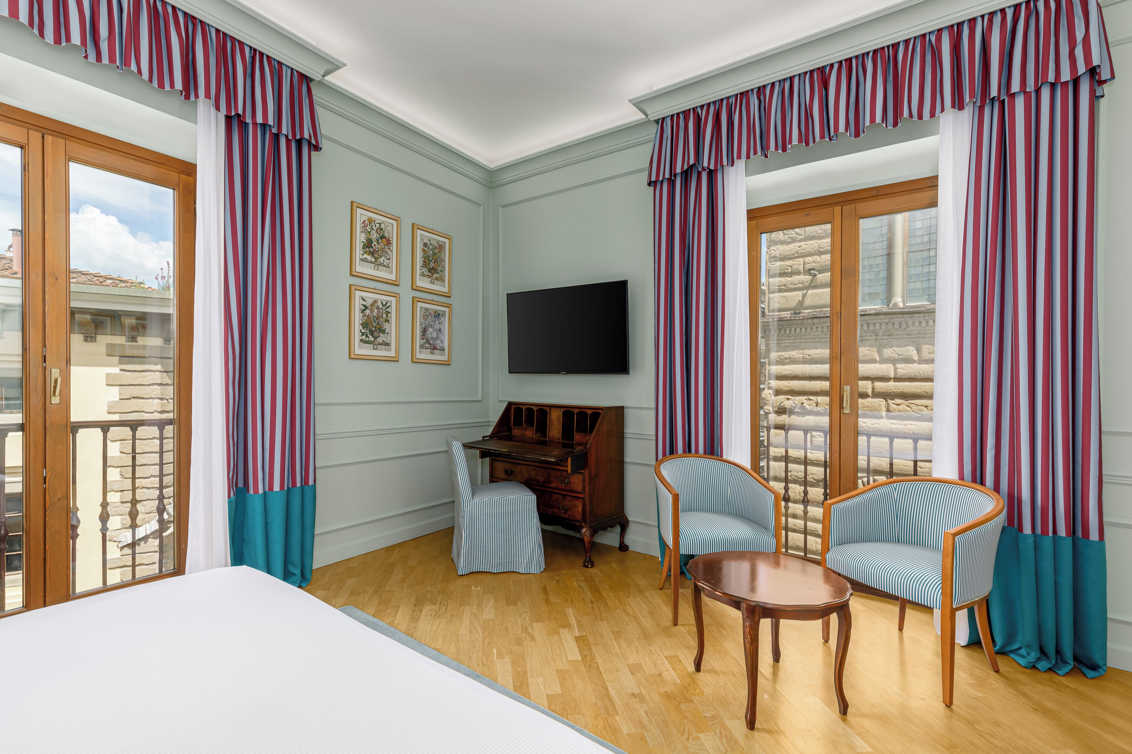 deluxe double room | minibar, in-room safe, blackout curtains, soundproofing