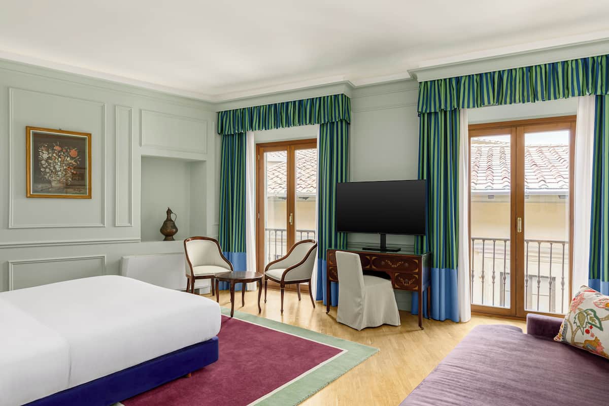 Minibar, in-room safe, blackout drapes, soundproofing