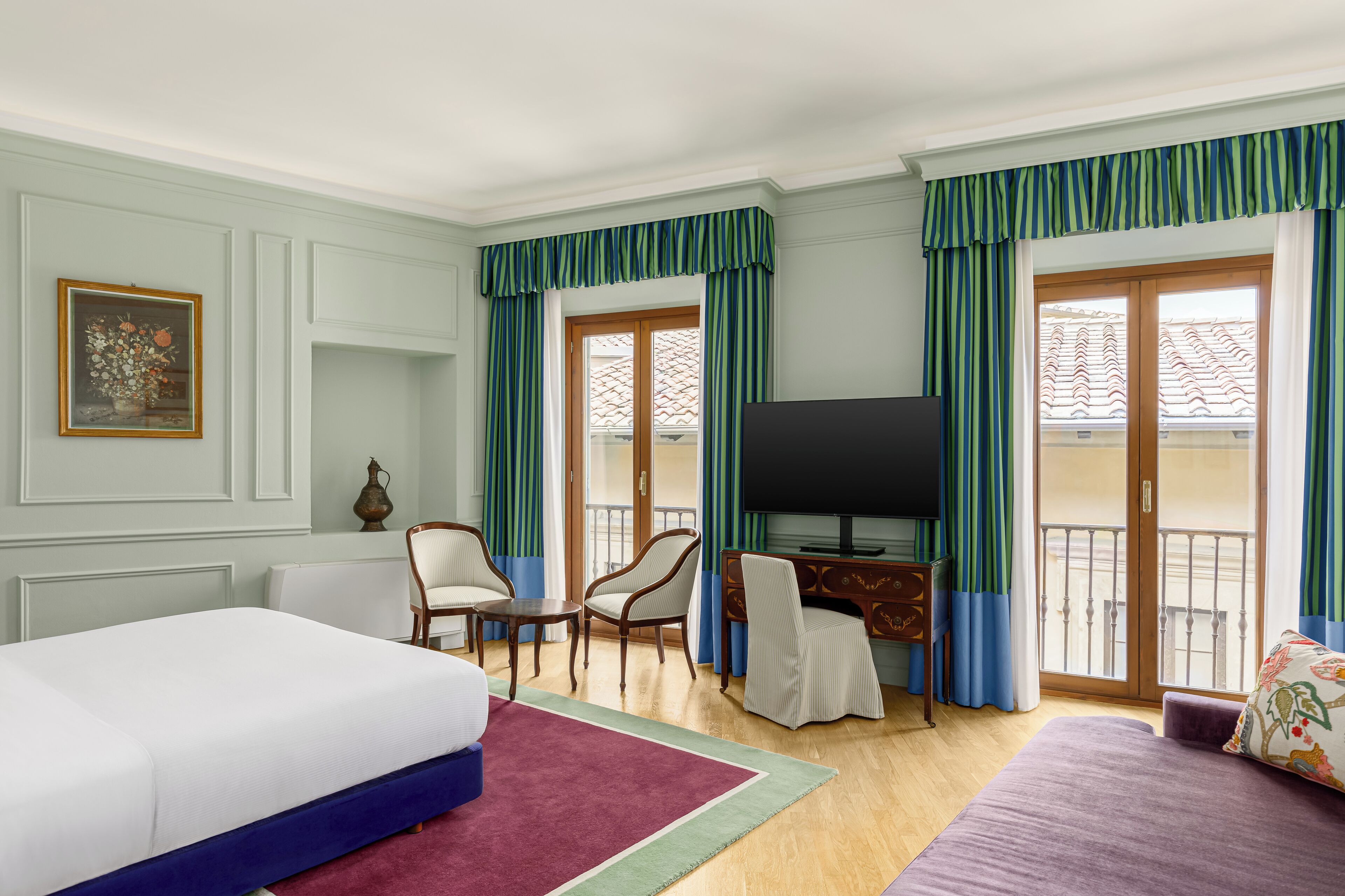 deluxe double room | minibar, in-room safe, blackout curtains, soundproofing