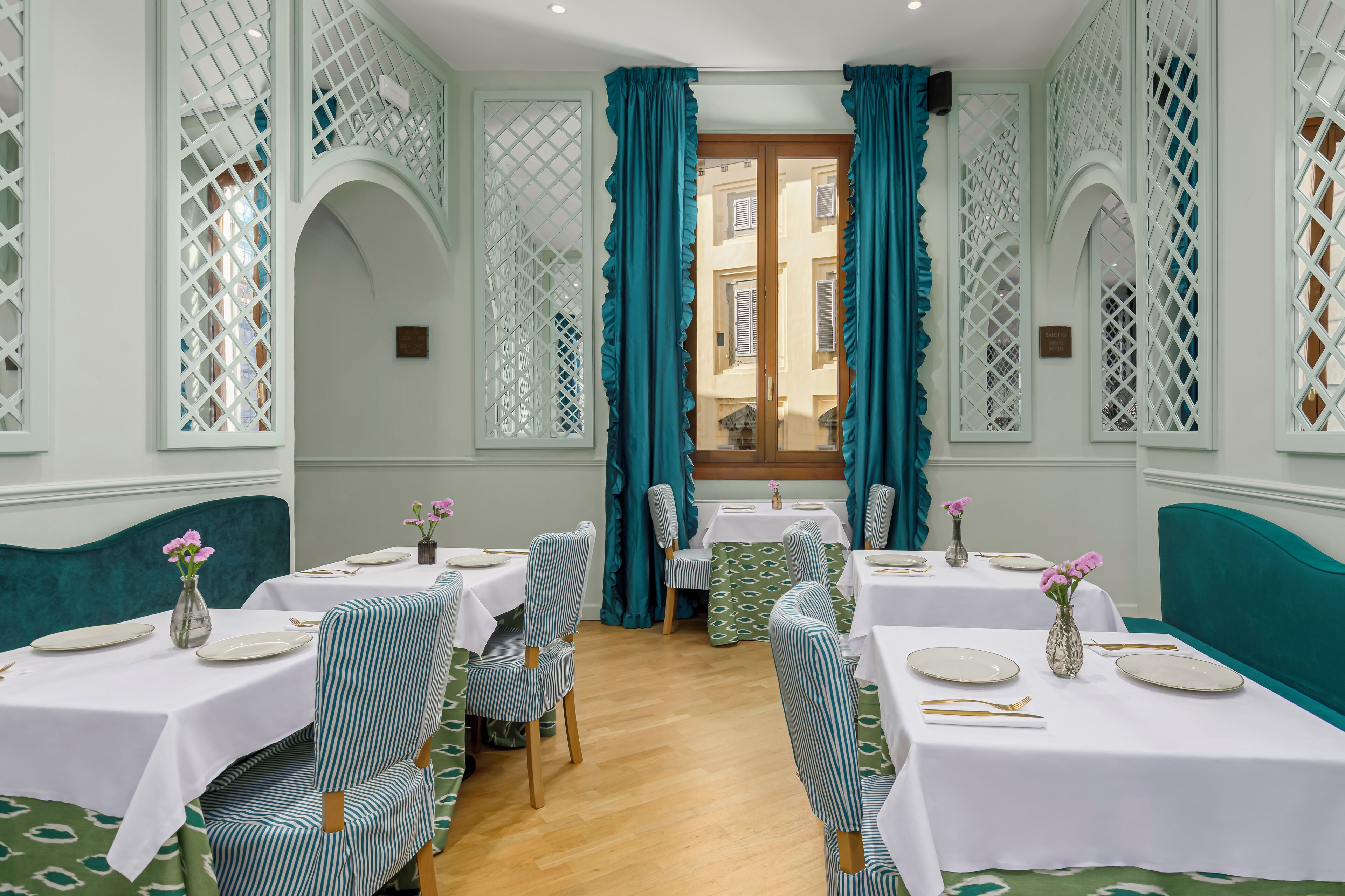 Petit déjeuner buffet (18.95 EUR par personne)