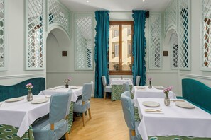 Daily buffet breakfast (EUR 18.95 per person)