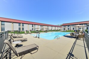 Outdoor pool, pool loungers