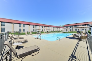 Outdoor pool, pool loungers