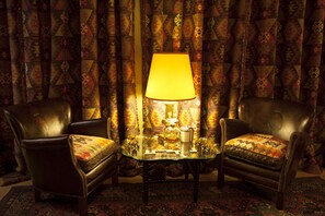 Superior Double or Twin Room, Mountain View | Living area | LED TV, DVD player