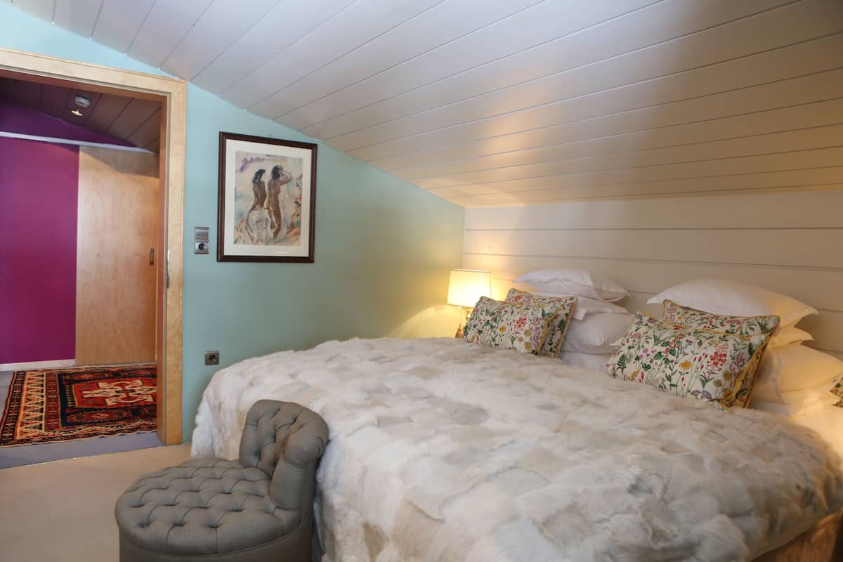 Penthouse | Egyptian cotton sheets, premium bedding, down comforters, pillowtop beds