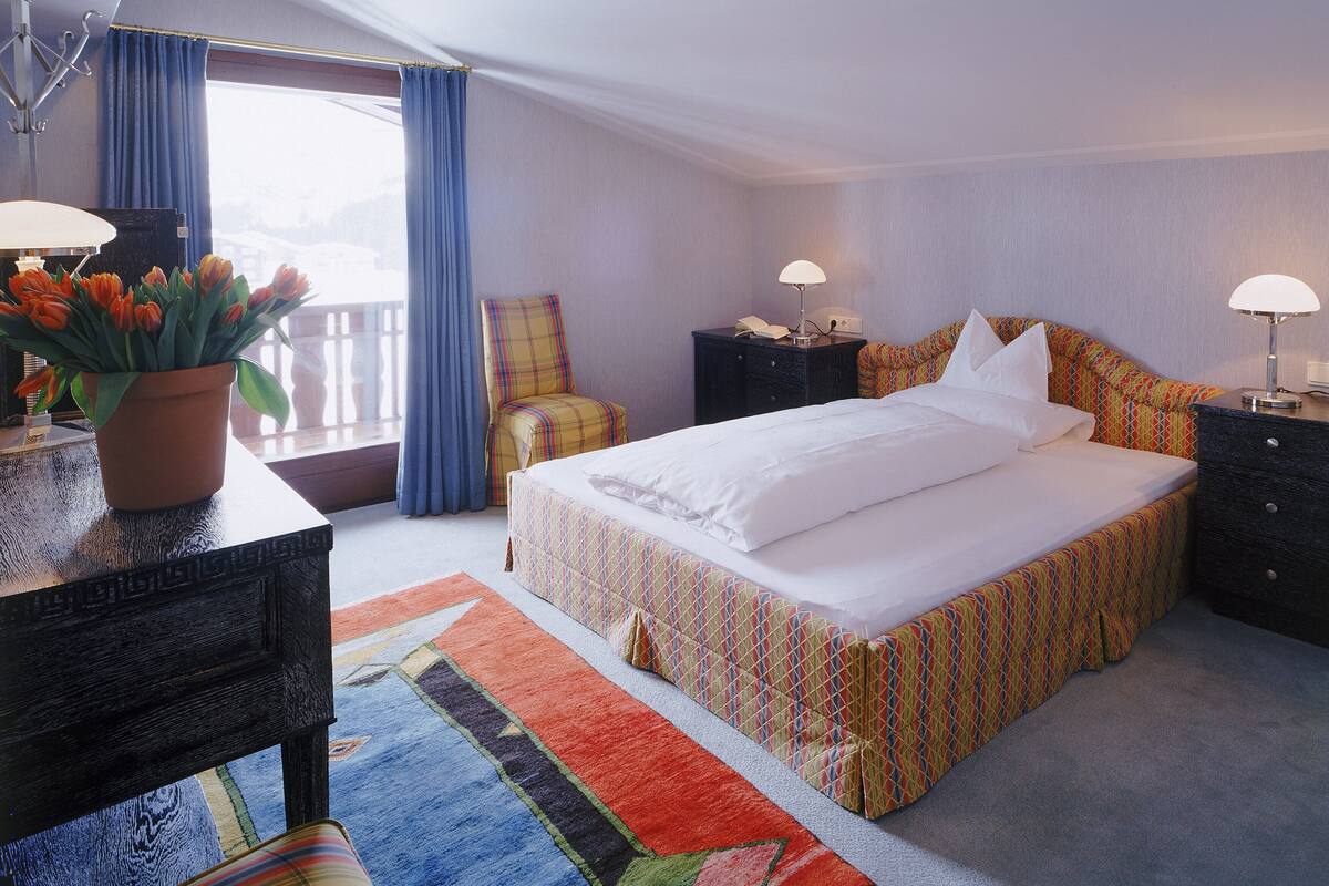 Egyptian cotton sheets, premium bedding, down comforters, pillowtop beds