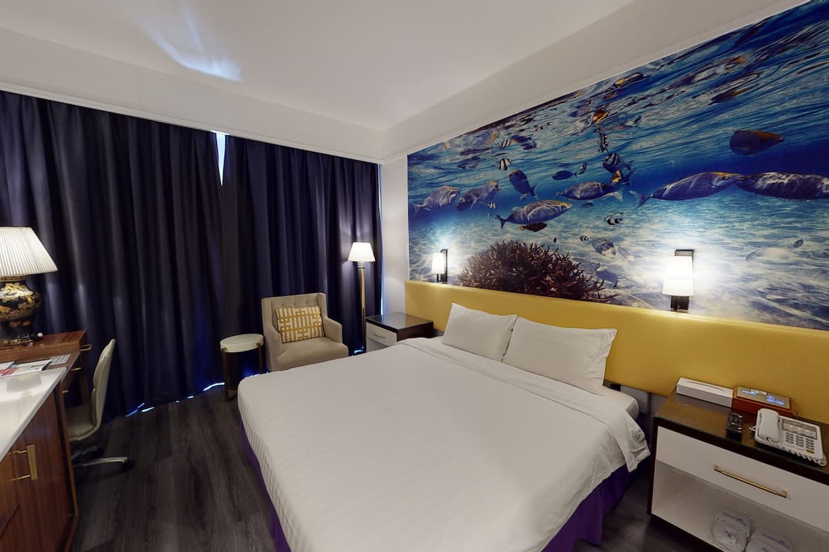 sea view double room | in-room safe, desk, iron/ironing board, free cots/infant beds