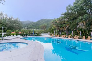 Seasonal outdoor pool, pool umbrellas, sun loungers