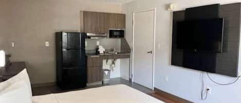 Wifi gratuïta, roba de llit i despertador