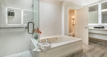 University Park Inn & Suites, an Ascend Collection Hotel