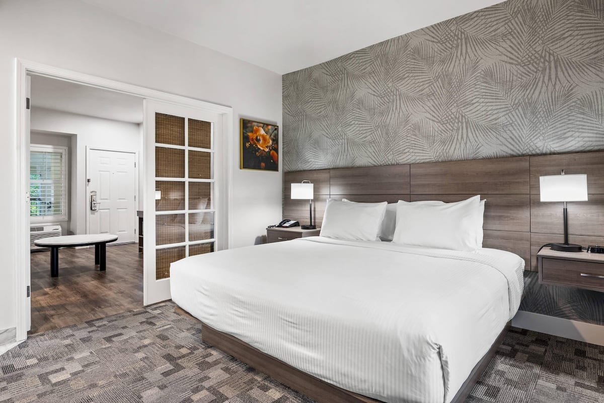 Suite, 1 King Bed, Non Smoking