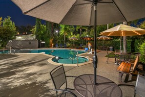 Pool - University Park Inn & Suites, an Ascend Collection Hotel (Davis)