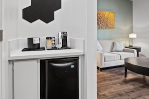 Suite, 1 King Bed with Sofa bed, Accessible, Non Smoking