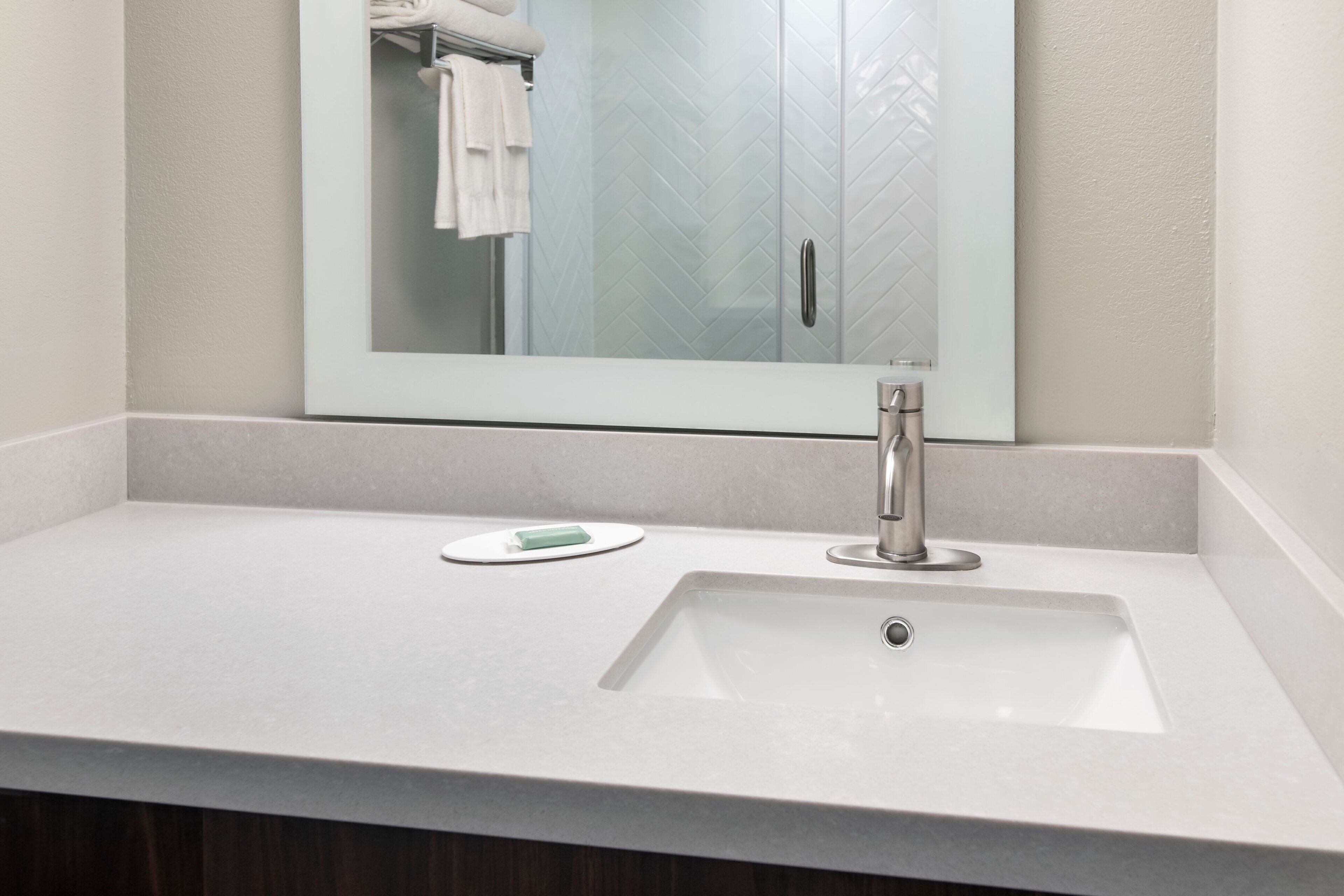 combined shower/bathtub, free toiletries, hair dryer, towels