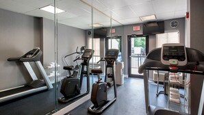 A gym with treadmills, elliptical machines, and a stationary bike. - TownePlace Suites by Marriott Wilmington Newark/Christiana (Newark)