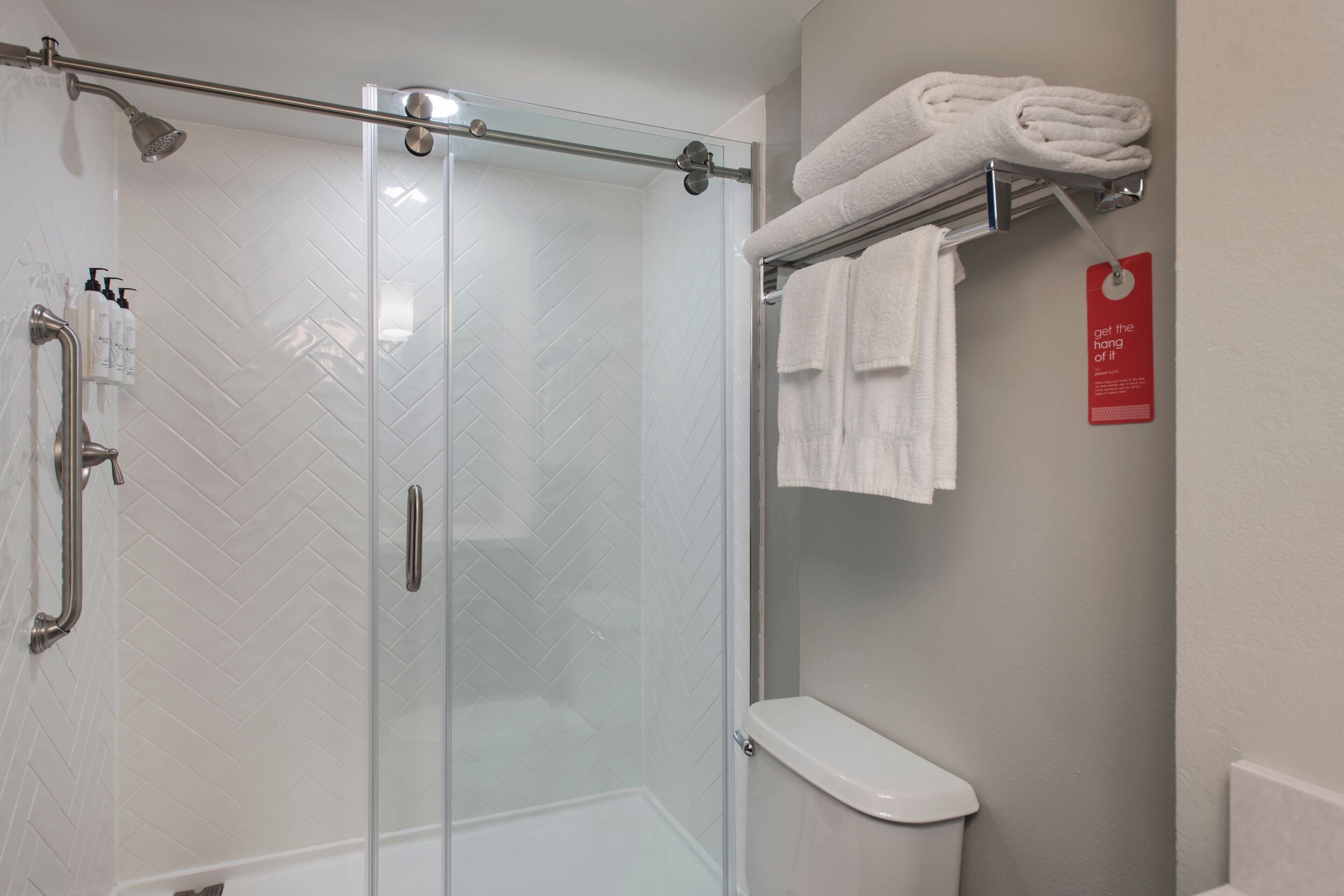 combined shower/bathtub, free toiletries, hair dryer, towels