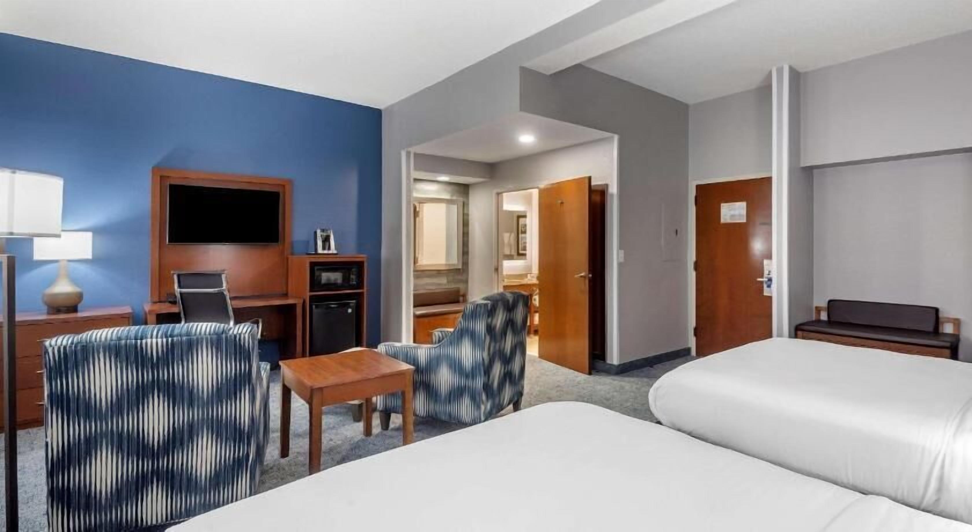 Schreibtisch, laptopgeeigneter Arbeitsplatz, Verdunkelungsvorhänge